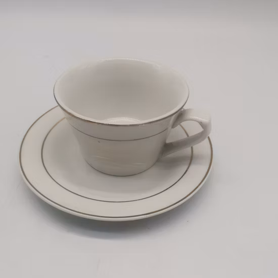 Thème de noël belle vaisselle en céramique maison petit déjeuner assiette à gâteau aux fruits haute valeur tasse à café maison tasse et soucoupe